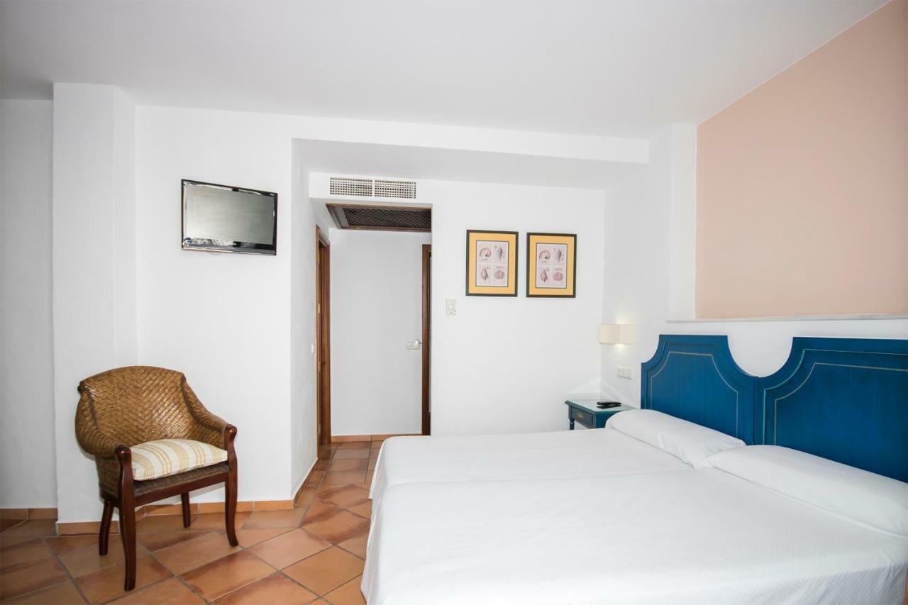Hostal Dona Lola Marina Захара-де-лос-Атунес Экстерьер фото