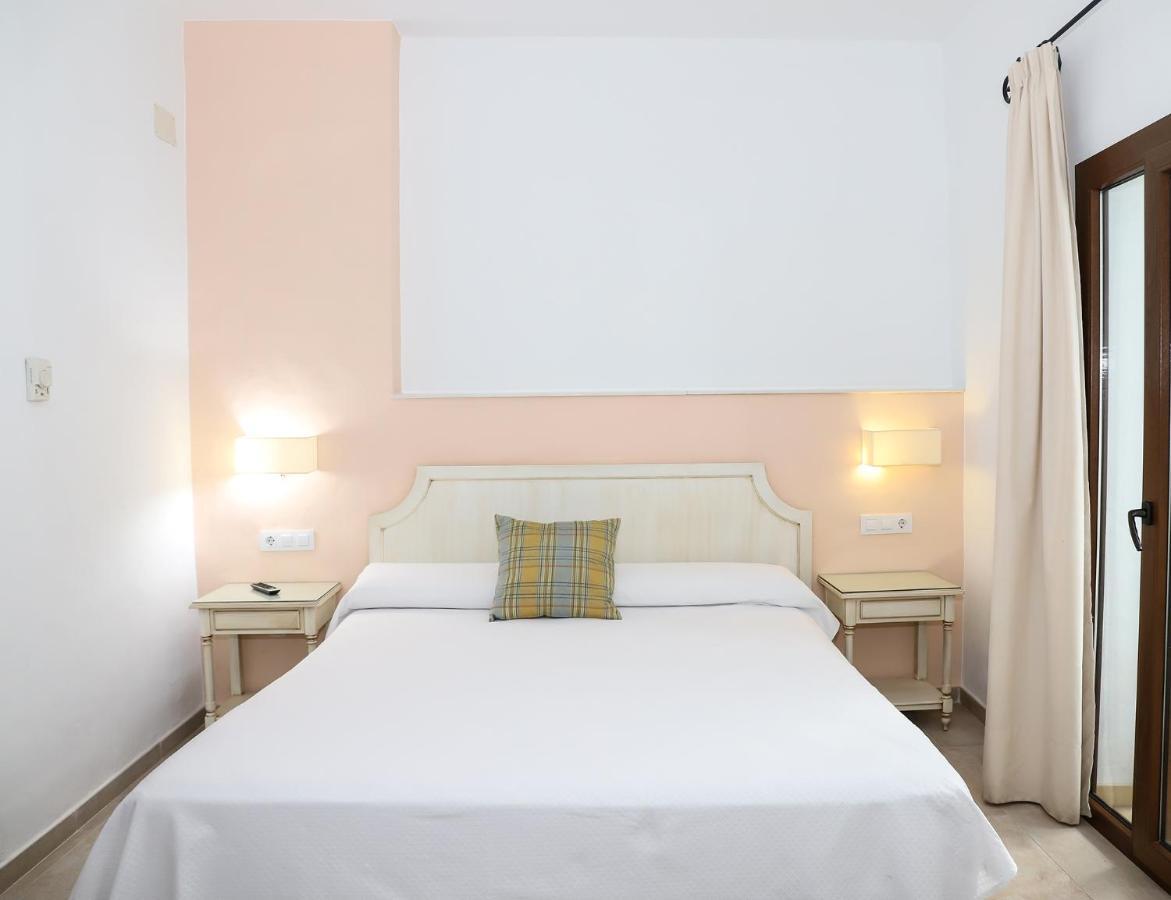 Hostal Dona Lola Marina Захара-де-лос-Атунес Экстерьер фото