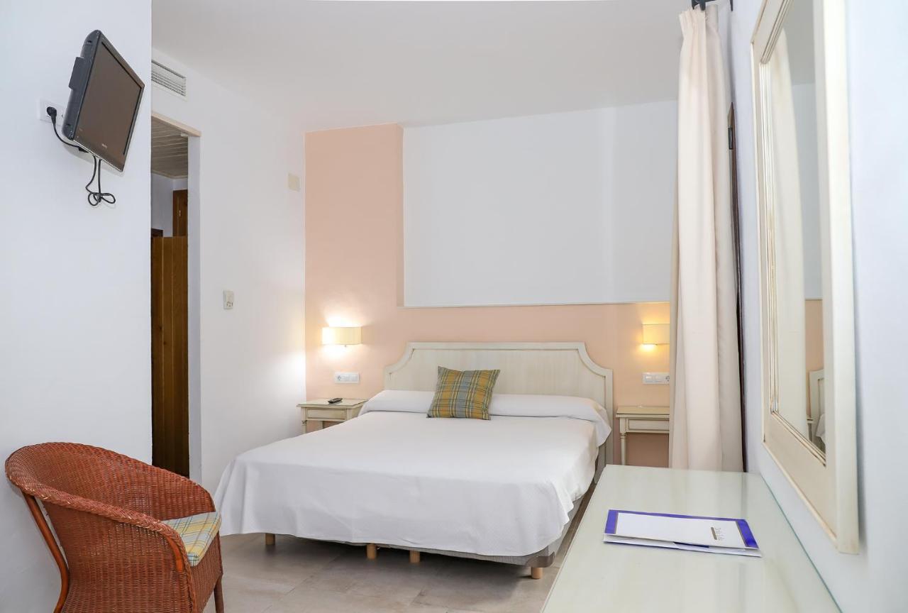 Hostal Dona Lola Marina Захара-де-лос-Атунес Экстерьер фото