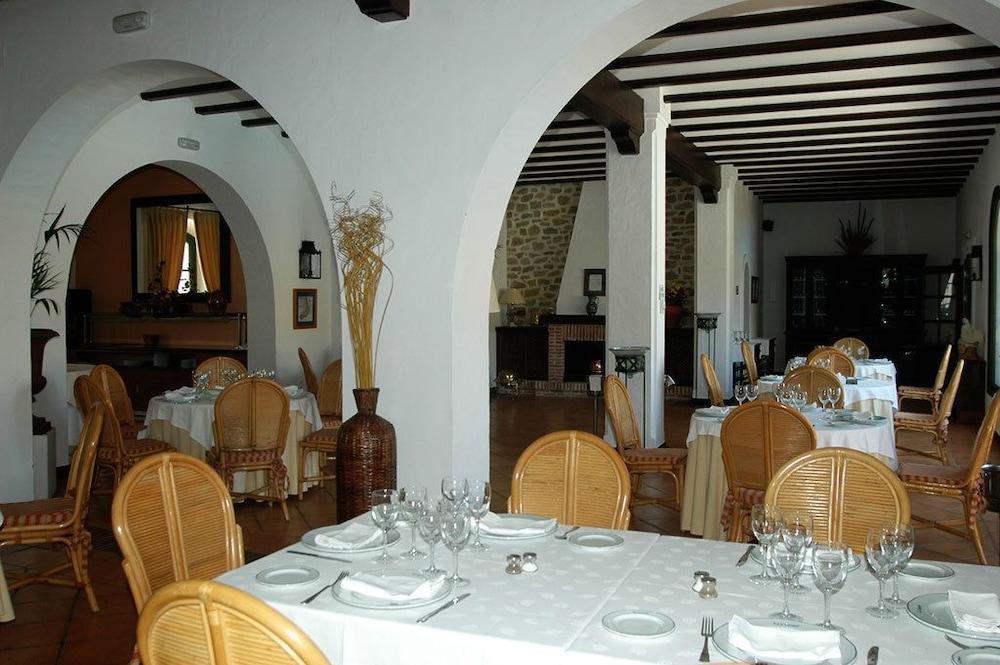 Hostal Dona Lola Marina Захара-де-лос-Атунес Экстерьер фото